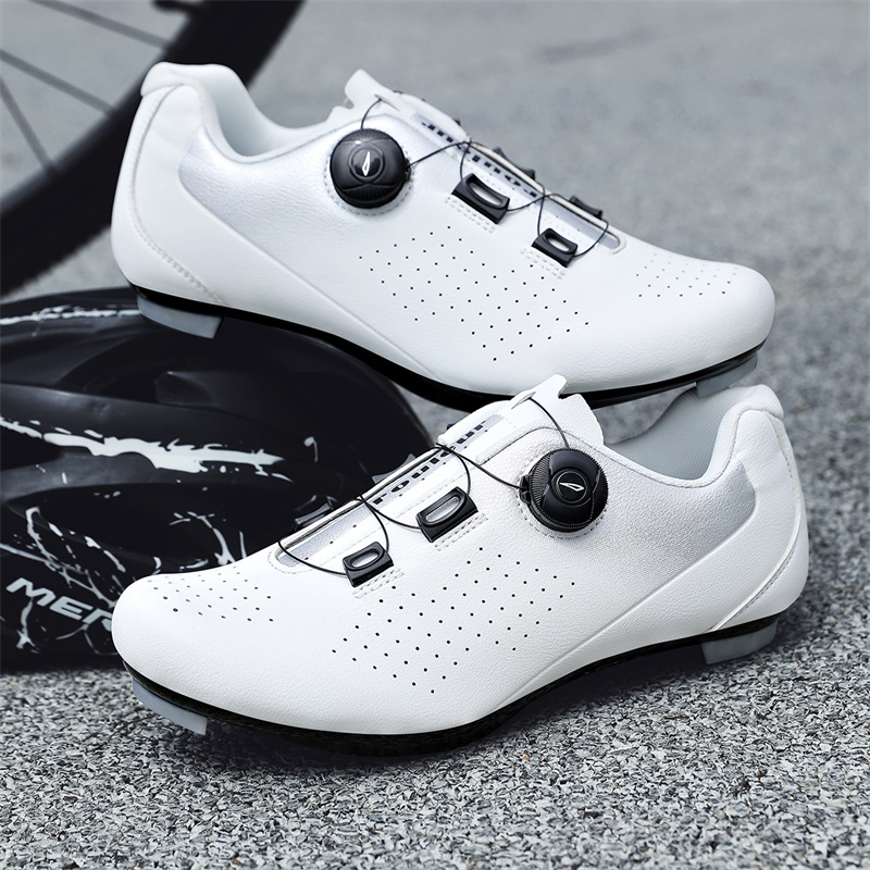 รองเท้าปั่นจักรยานแบบมีปุ่มล็อ - Road Bike Cleats บทวิจารณ์และราคา