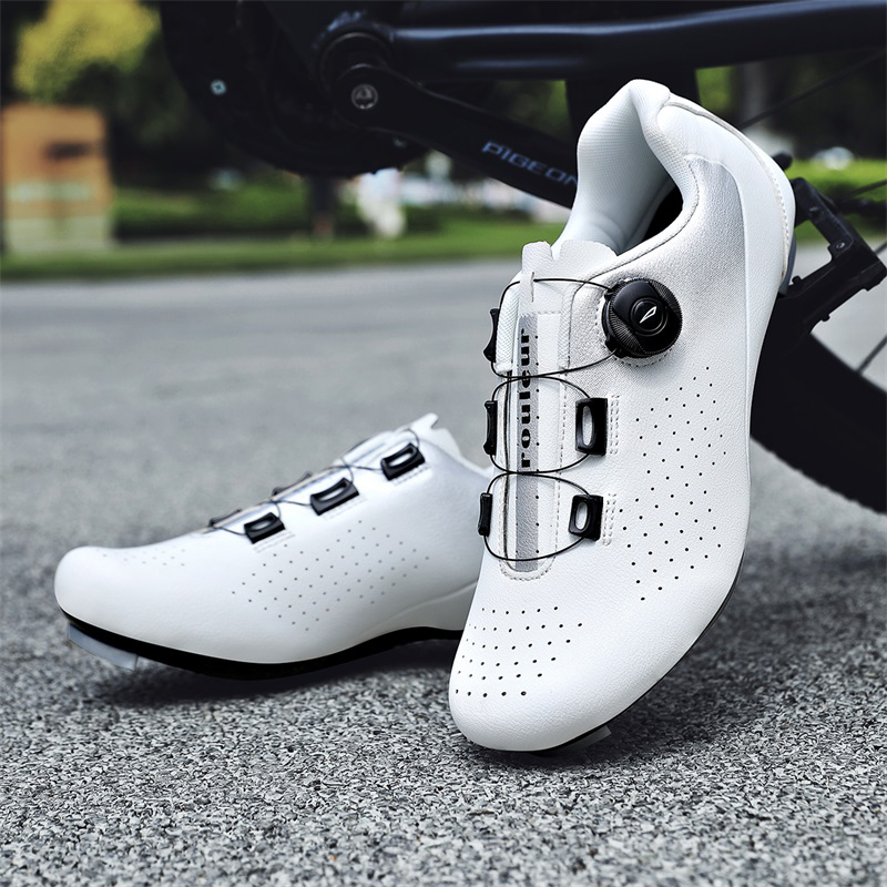 รองเท้าปั่นจักรยานแบบมีปุ่มล็อ - Road Bike Cleats บทวิจารณ์และราคา